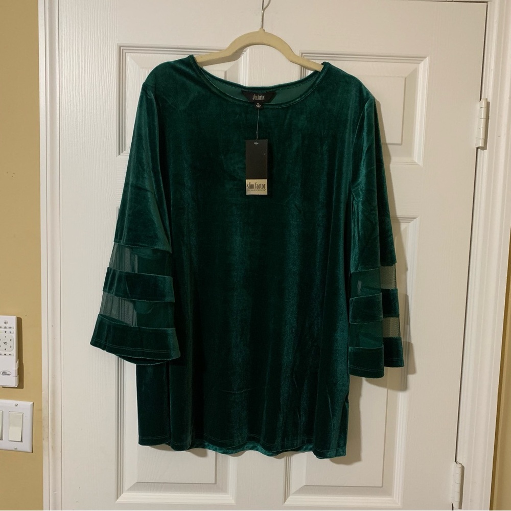 NWT Slim Factor by Investments Emerald Green Velvet Tiered Mesh Long Sleeve Top
